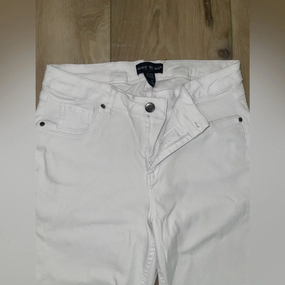 BODY BY US Plus size white womens capris - Picture 2 of 4